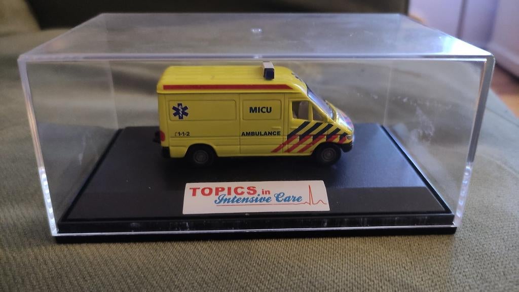 Mercedes Sprinter Ambulance MICU - Congres Editie, Ophalen of Verzenden, Nieuw, Bus of Vrachtwagen, SIKU