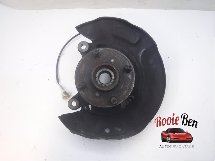 Fusee links-voor van een Toyota Yaris, Gebruikt, -, -, Ophalen of Verzenden