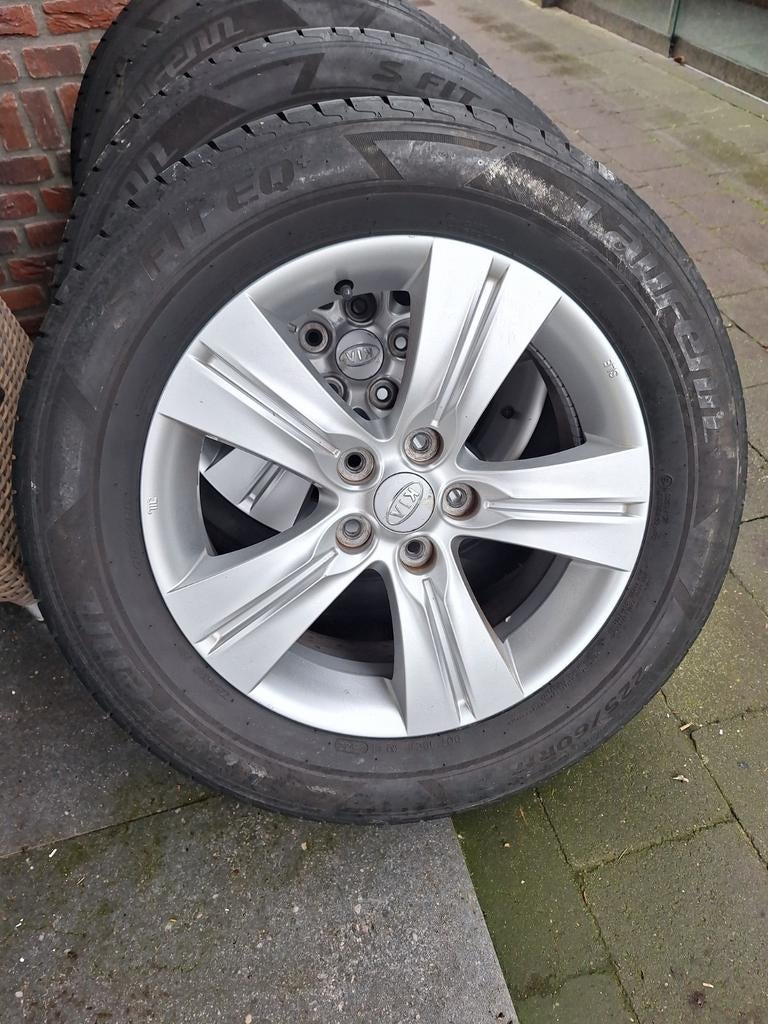 Kia Velgen met zomerbanden 225/60R17., Auto-onderdelen, Banden en Velgen, Banden en Velgen, Zomerbanden, 17 inch, 225 mm, Personenwagen