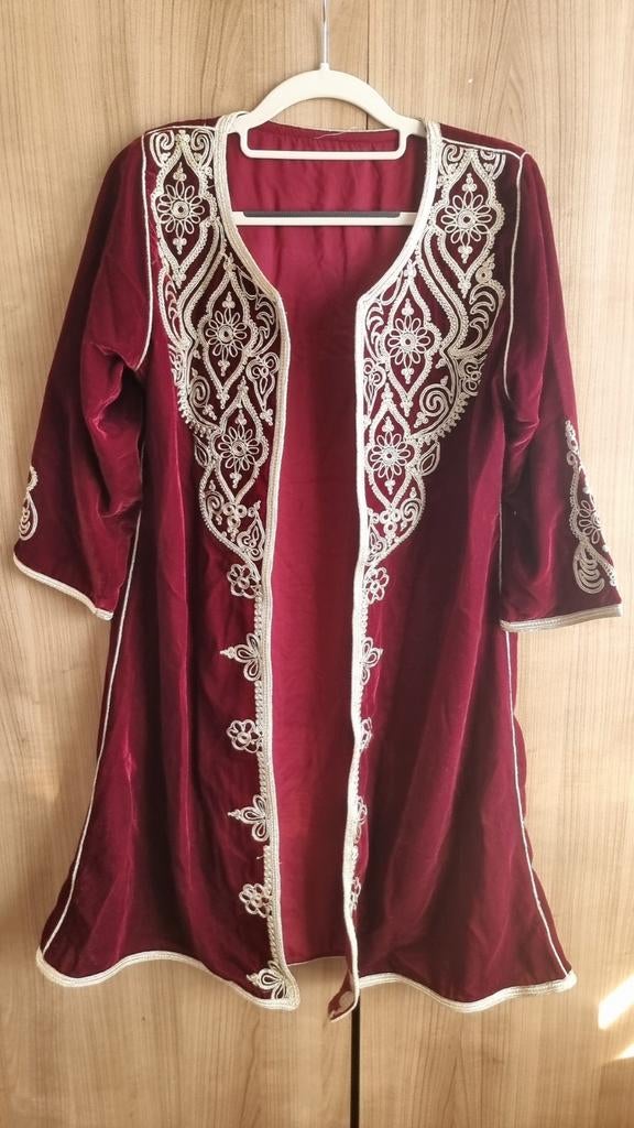 Marokkaansje jasje met borduursel, Ophalen of Verzenden, Zo goed als nieuw, Rood