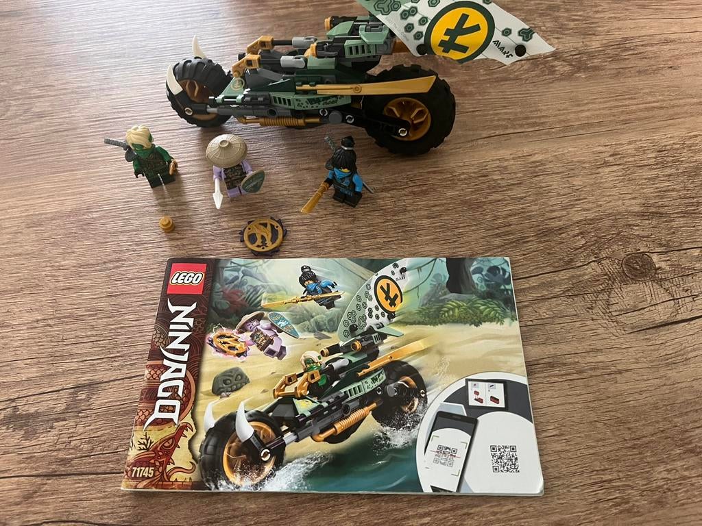 Lego Lloyd's Jungle chopper 71745 compleet, met boekje/doos, Lego, Ophalen of Verzenden, Zo goed als nieuw, Compleet
