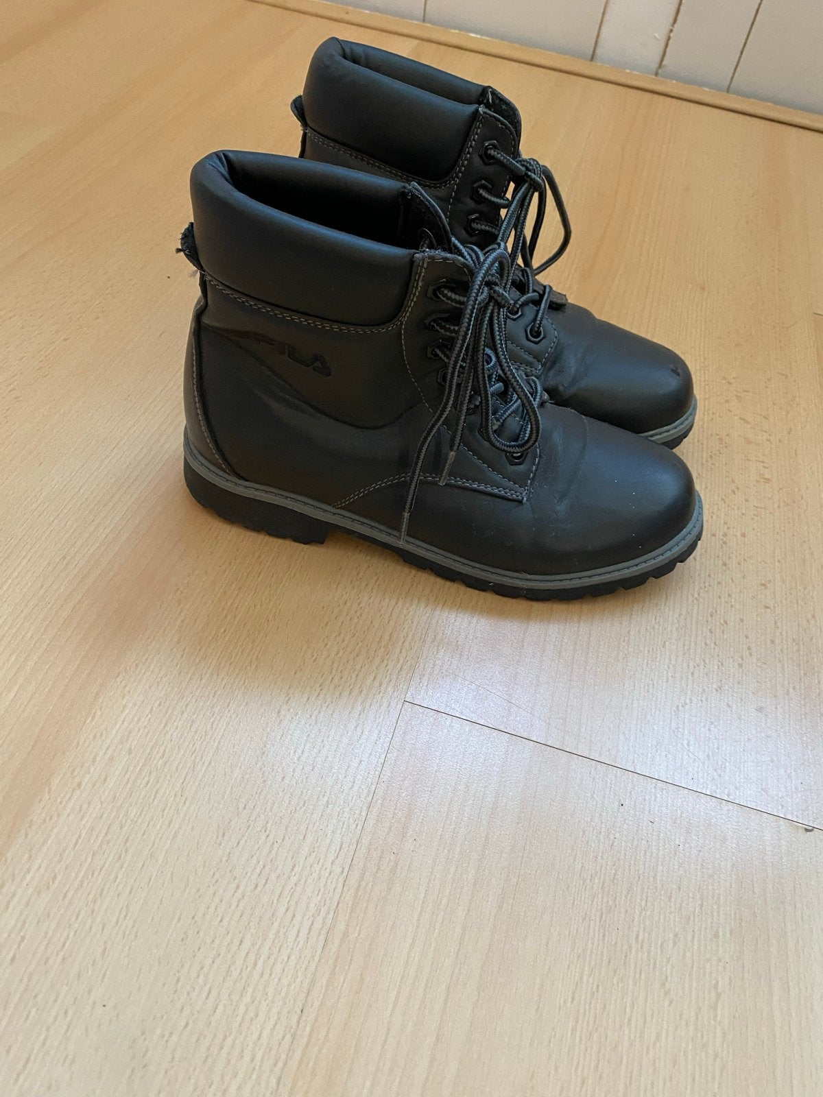Fila zwarte lage laarzen, Kleding | Dames, Ophalen of Verzenden, Gedragen, Zwart, Lage of Enkellaarzen