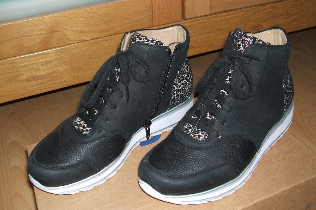 Bijna NIEUWE Durea halfhoge schoenen maat 5 = 38, Durea, Zwart, Ophalen of Verzenden, Sneakers of Gympen
