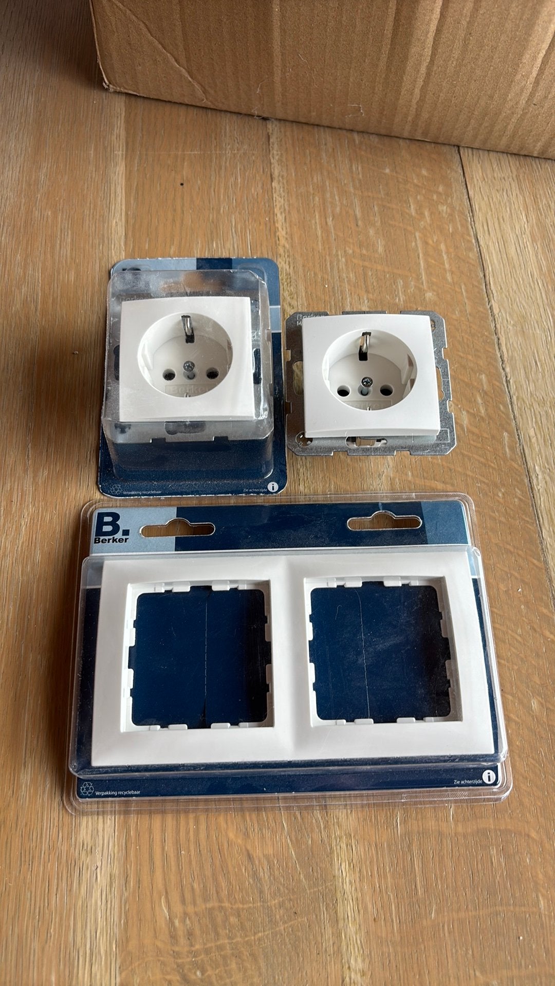 Nieuw Berker Dubbel Stopcontact - Compleet, Ophalen of Verzenden, Nieuw, Stopcontact