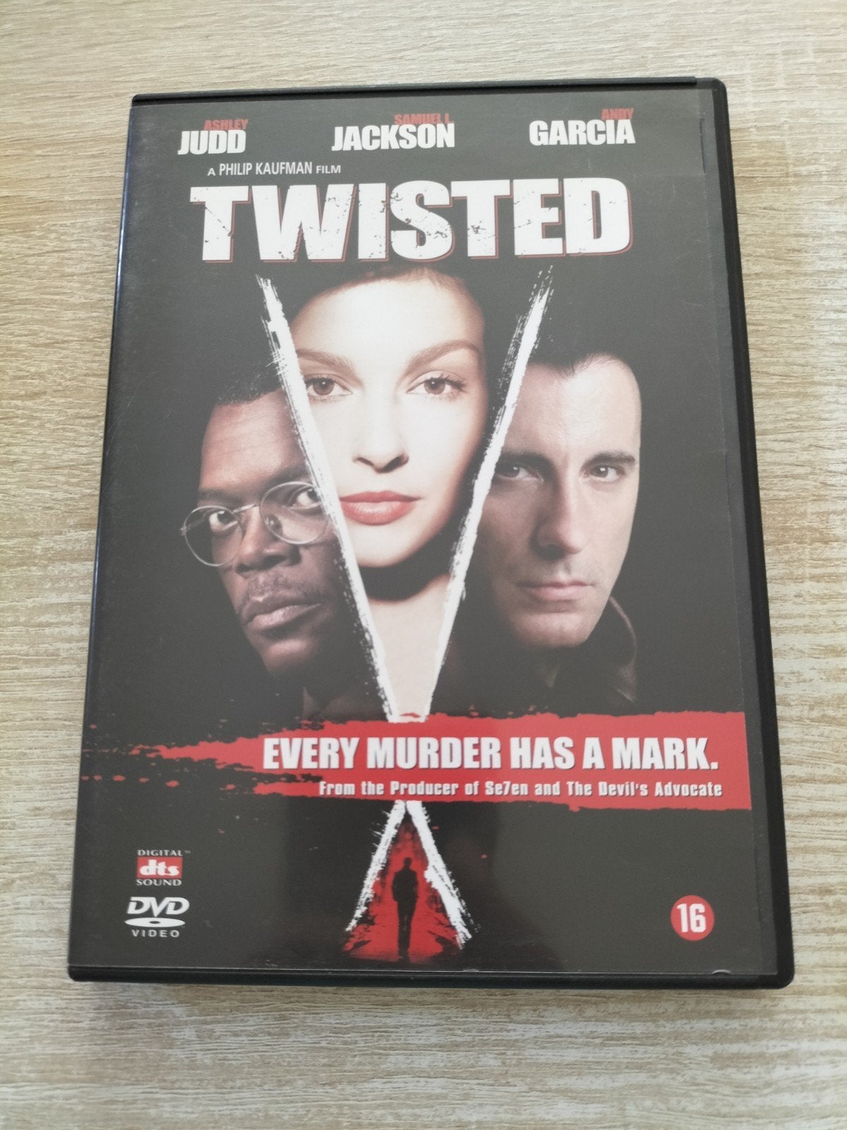 Twisted, Ophalen of Verzenden