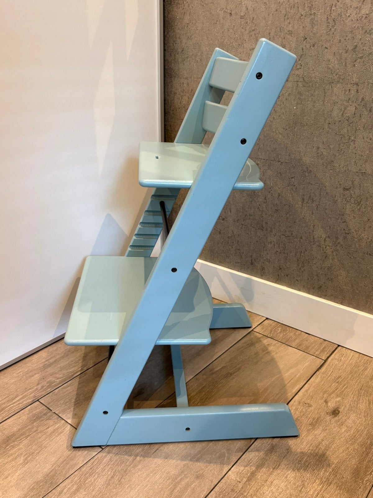 Stokke Tripp Trapp Kinderstoel – Nieuwste Model – Lichtblauw, Ophalen of Verzenden, Zo goed als nieuw, Meegroeistoel