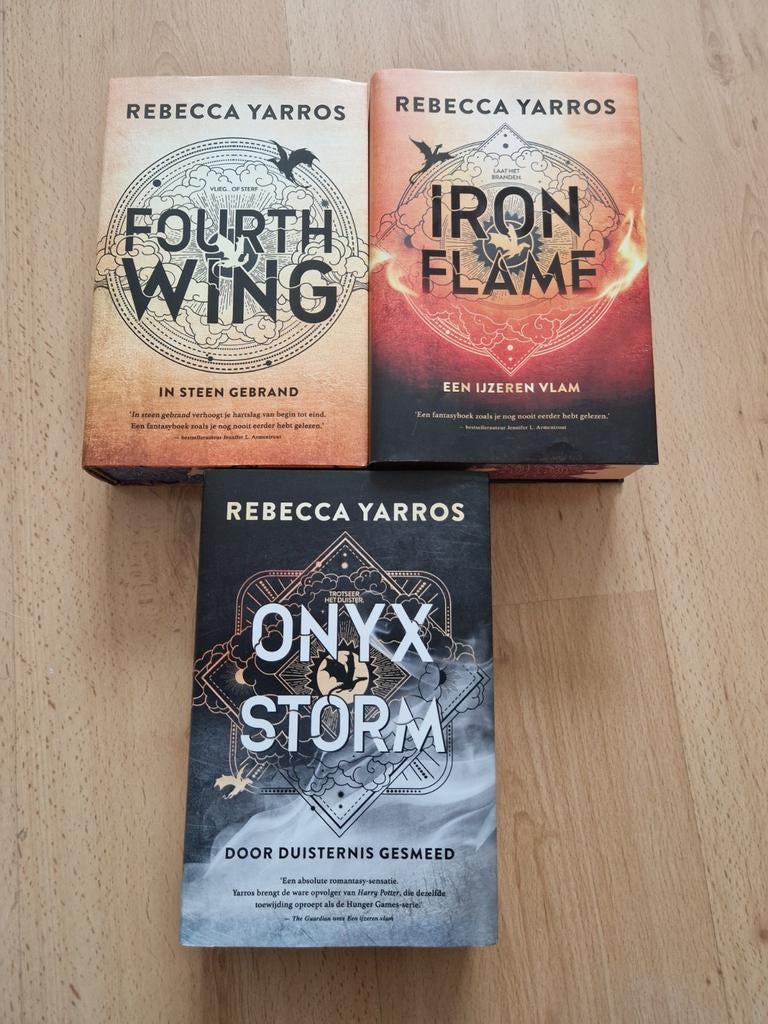 Boeken rebecca yarros fourth wing deel 1 2 3 onyx storm iron, Boeken, Fantasy, Ophalen of Verzenden, Zo goed als nieuw