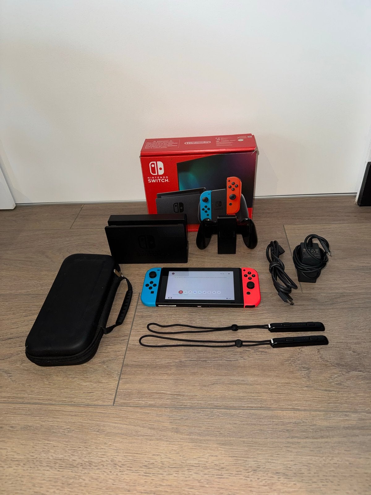Nintendo Switch | Verbeterde accuduur | Compleet in doos, Spelcomputers en Games, Ophalen of Verzenden, Zo goed als nieuw, Met 2 controllers