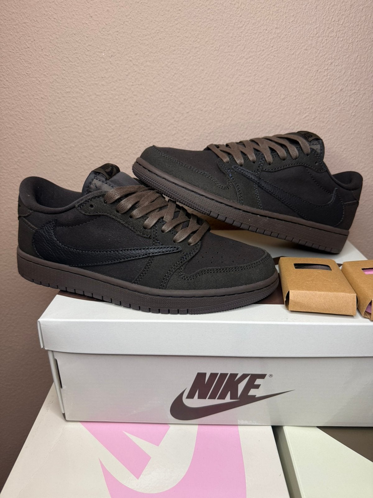 nike air jordan brown travis scott - 38, Bruin, Nieuw, Ophalen of Verzenden, Sneakers of Gympen