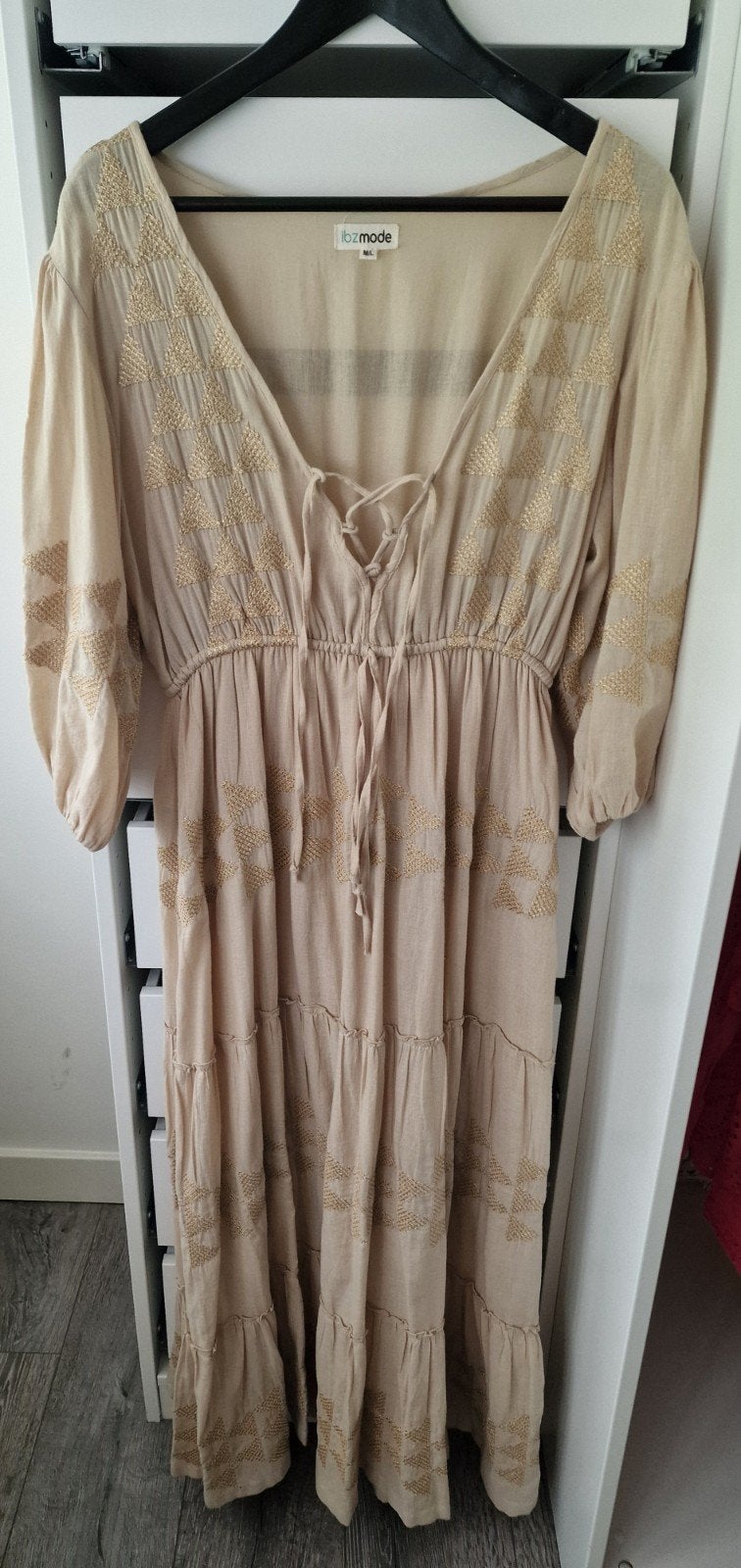 prachtige geborduurde lange jurk van Ibz mode M/L., Maat 38/40 (M), Beige, Nieuw, Ophalen of Verzenden