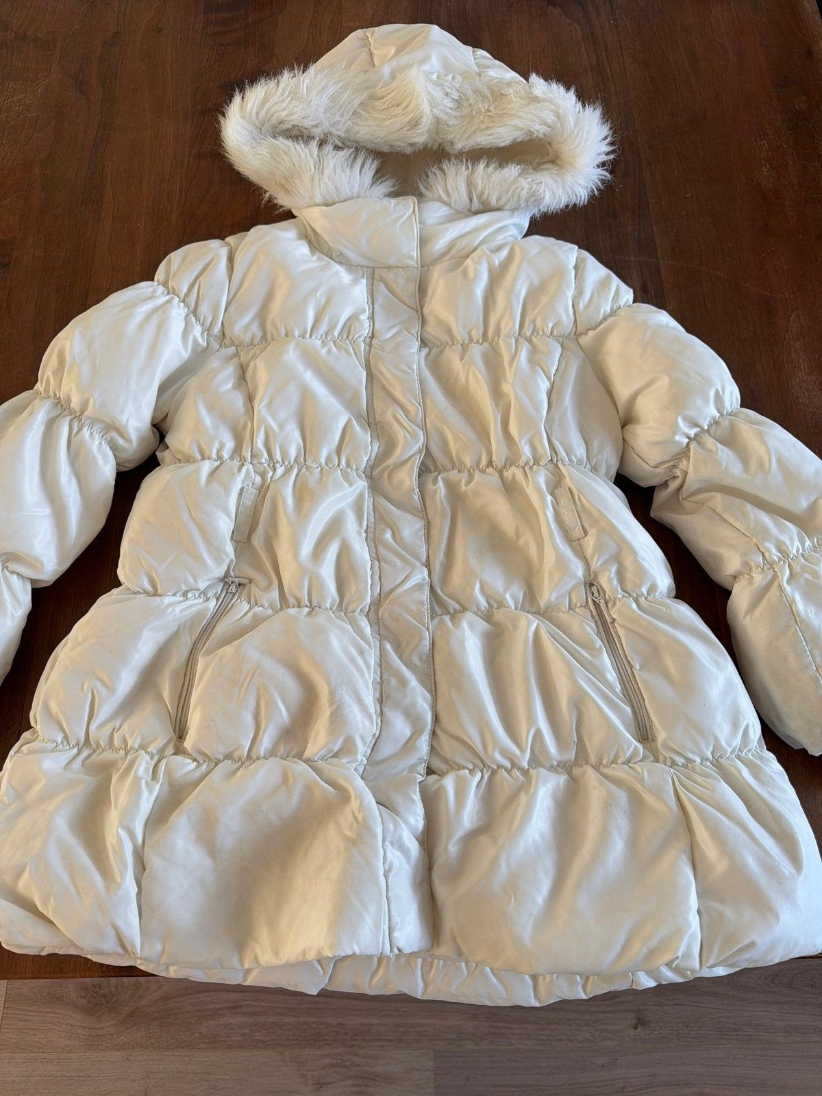 Witte Benetton winterjas met capuchon voor meisjes, Ophalen of Verzenden, Zo goed als nieuw, Meisje