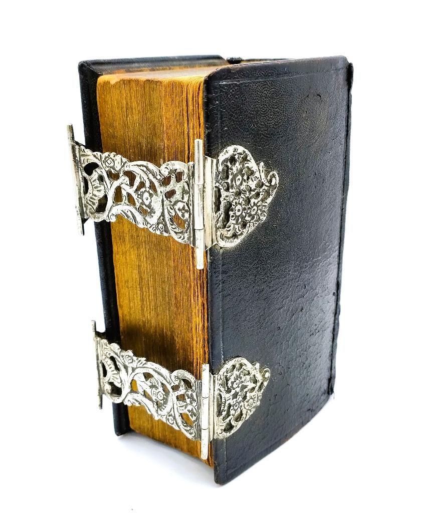 Bijbel met zilveren sloten, L. van de Berg, Schoonhoven 1869, Verzenden, Bijbel