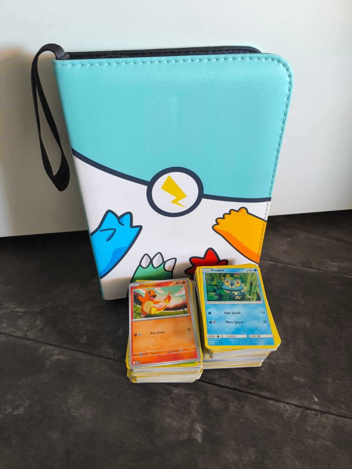 Pokémon verzamelmap / binder met 350 verschillende kaartjes, Hobby en Vrije tijd, Verzamelkaartspellen | Pokémon, Ophalen of Verzenden