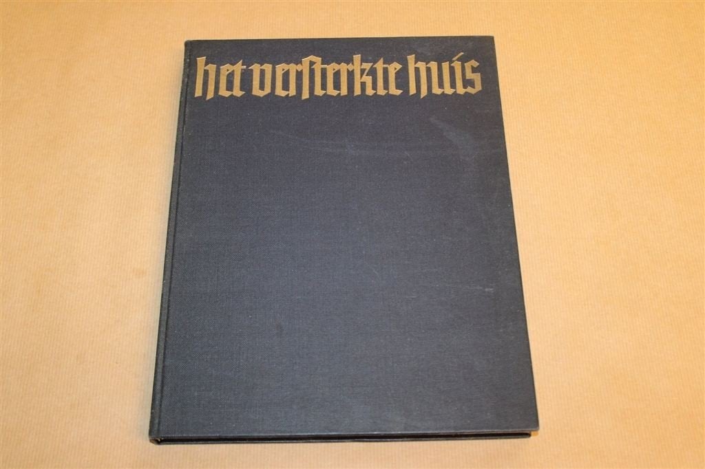 Het Versterkte Huis — Kastelen in NL, Haasse, Vintage 1951, Boeken, Ophalen of Verzenden, Gelezen