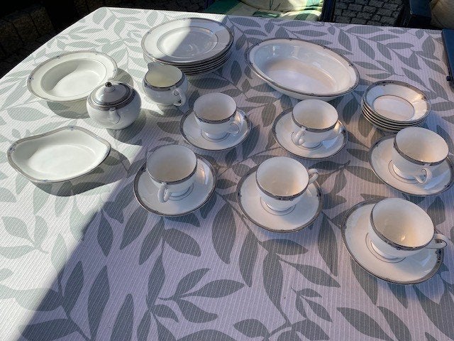 Wedgwood servies Amherst Bone China met platina randje, Ophalen, Klassiek, Nieuw, Wedgwood