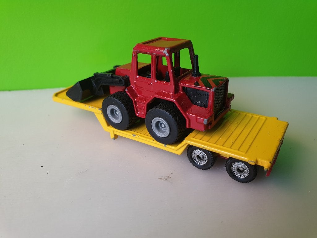 Siku - Dieplader met Shovel [rood] 1/87, Ophalen of Verzenden, Gebruikt, Bus of Vrachtwagen, SIKU