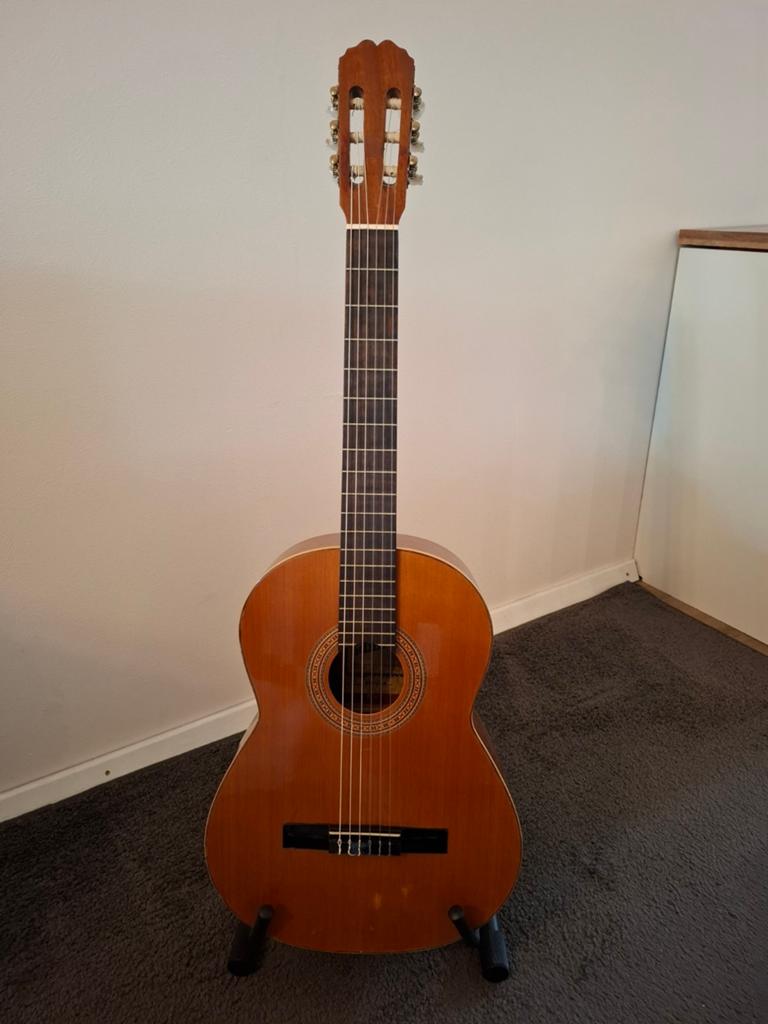 Admira Sevilla '70s akoestische Spaanse klassieke gitaar, Muziek en Instrumenten, Snaarinstrumenten | Gitaren | Akoestisch, Gebruikt