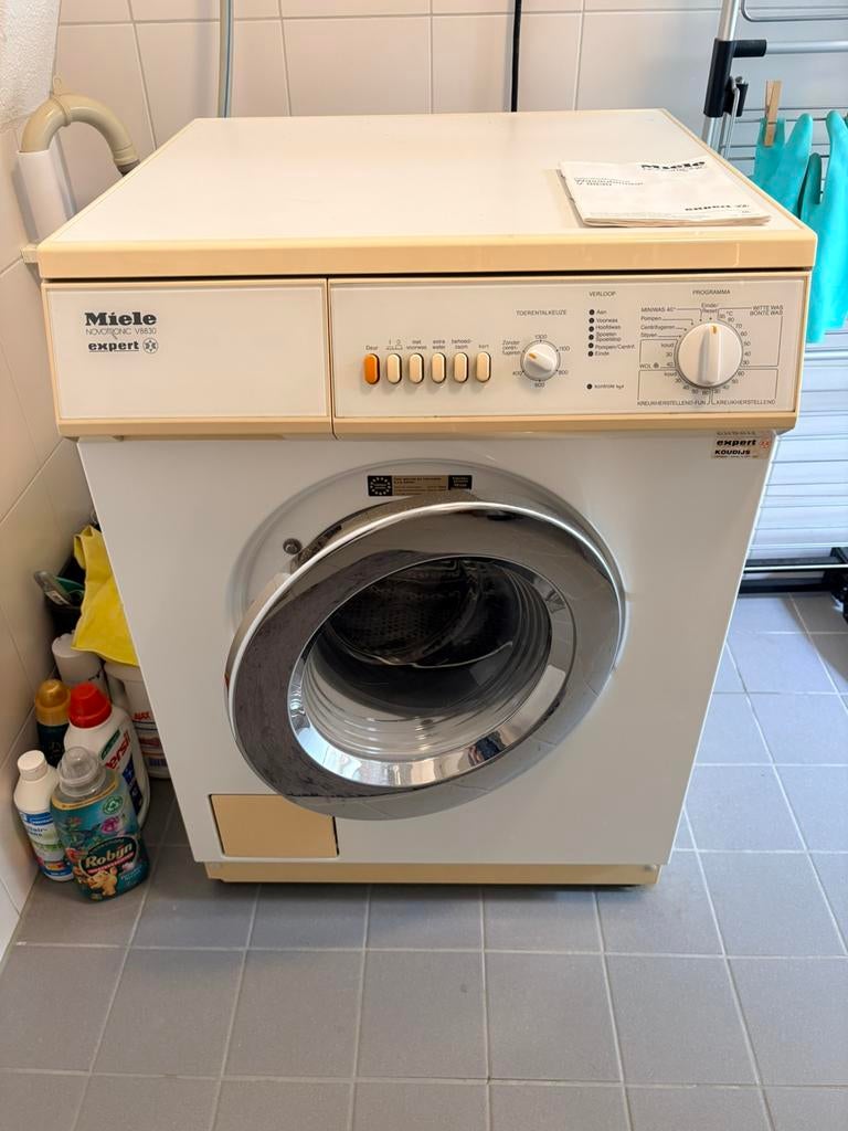 Miele wasmachine V8830, Ophalen, 1200 tot 1600 toeren, Gebruikt, 4 tot 6 kg