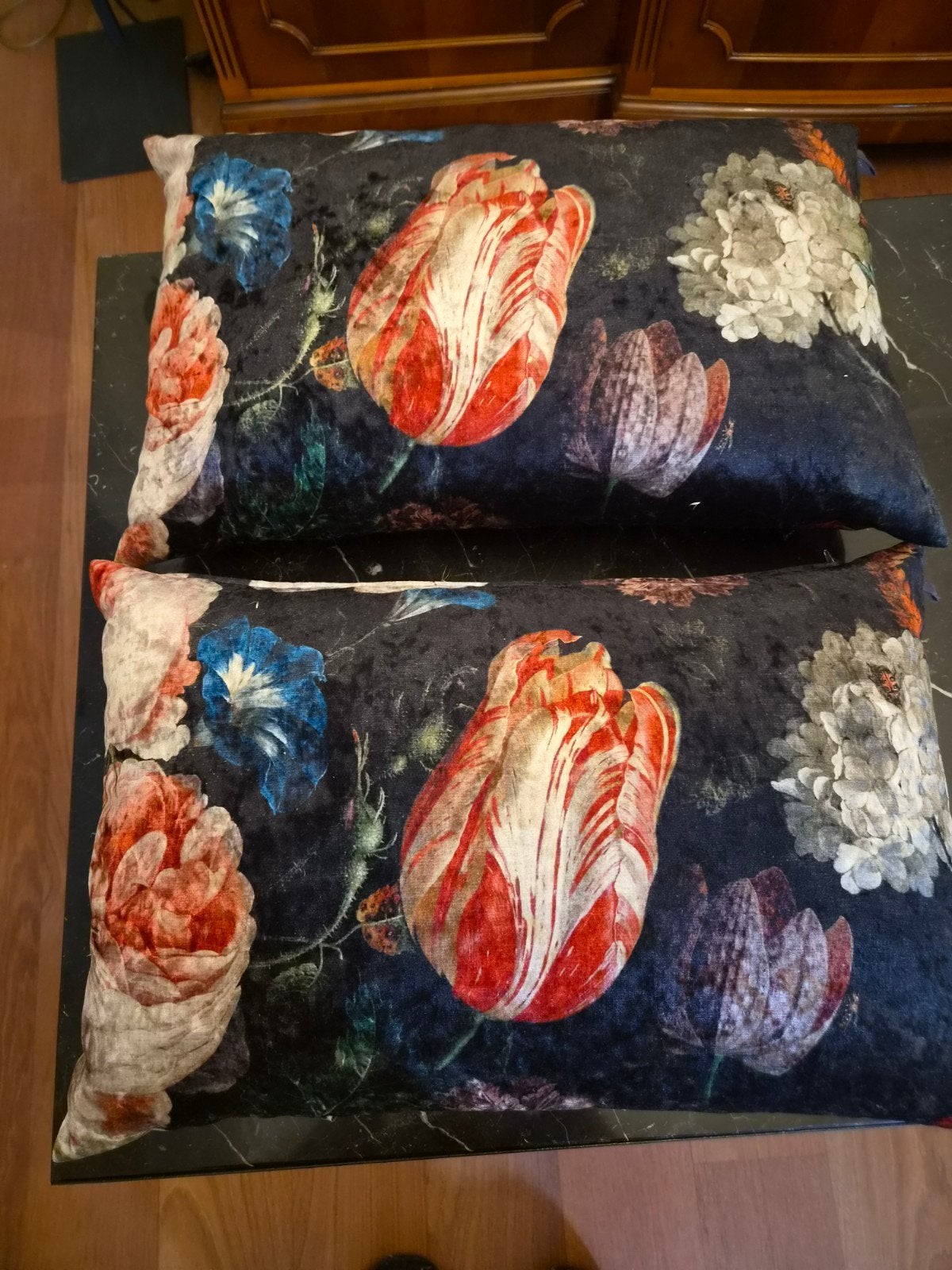 Claudi kussens velours bloemen en bordeux, Huis en Inrichting, Woonaccessoires | Kussens, Ophalen, Rood, Vierkant