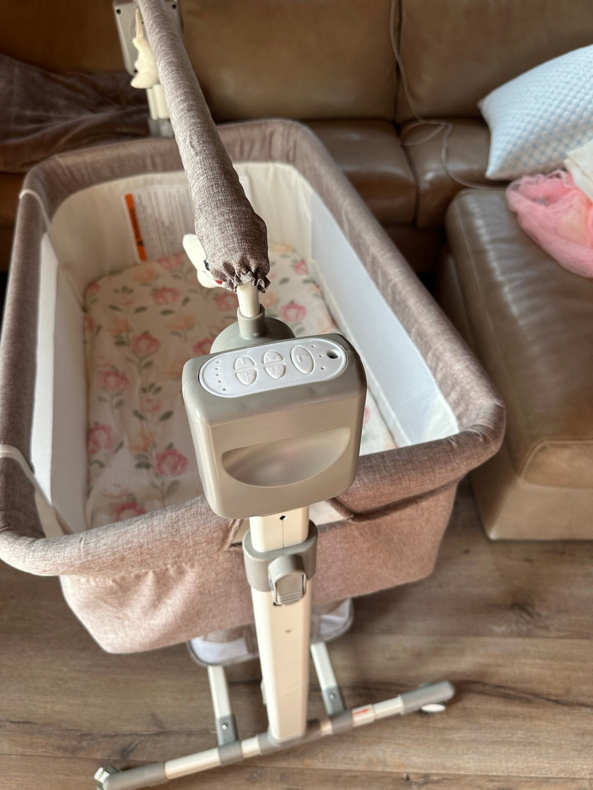 Babywieg op wieltjes met elektrische schommelfunctie, Ophalen of Verzenden, Zo goed als nieuw, Wieg