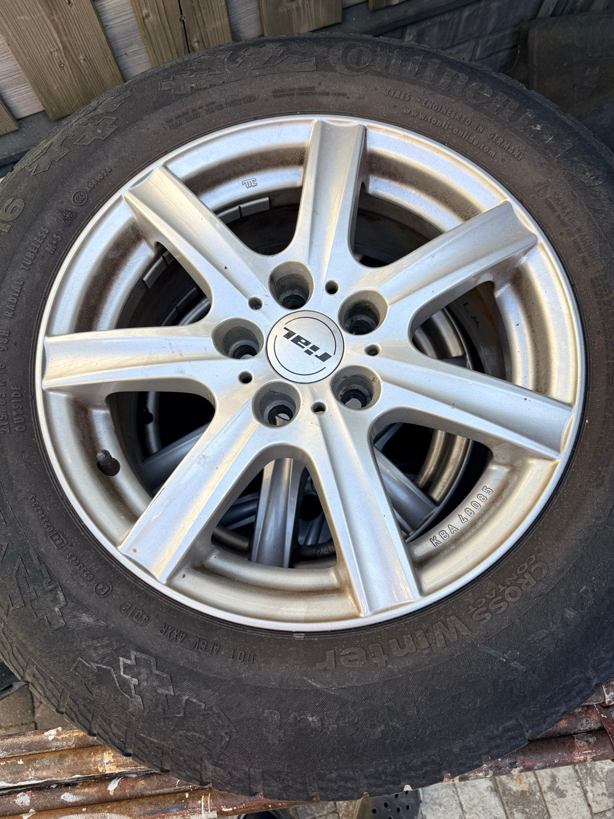 Continental Cross Winterbanden op Rial velgen 215/65 R16, Ophalen, 16 inch, Banden en Velgen, Winterbanden