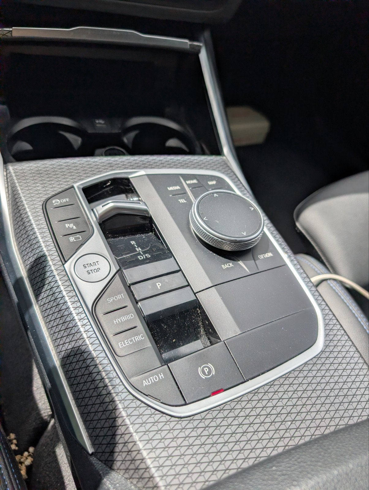 Foto 12 van BMW 330e Touring LCI M pakket + M Performance Brooklyn Grau