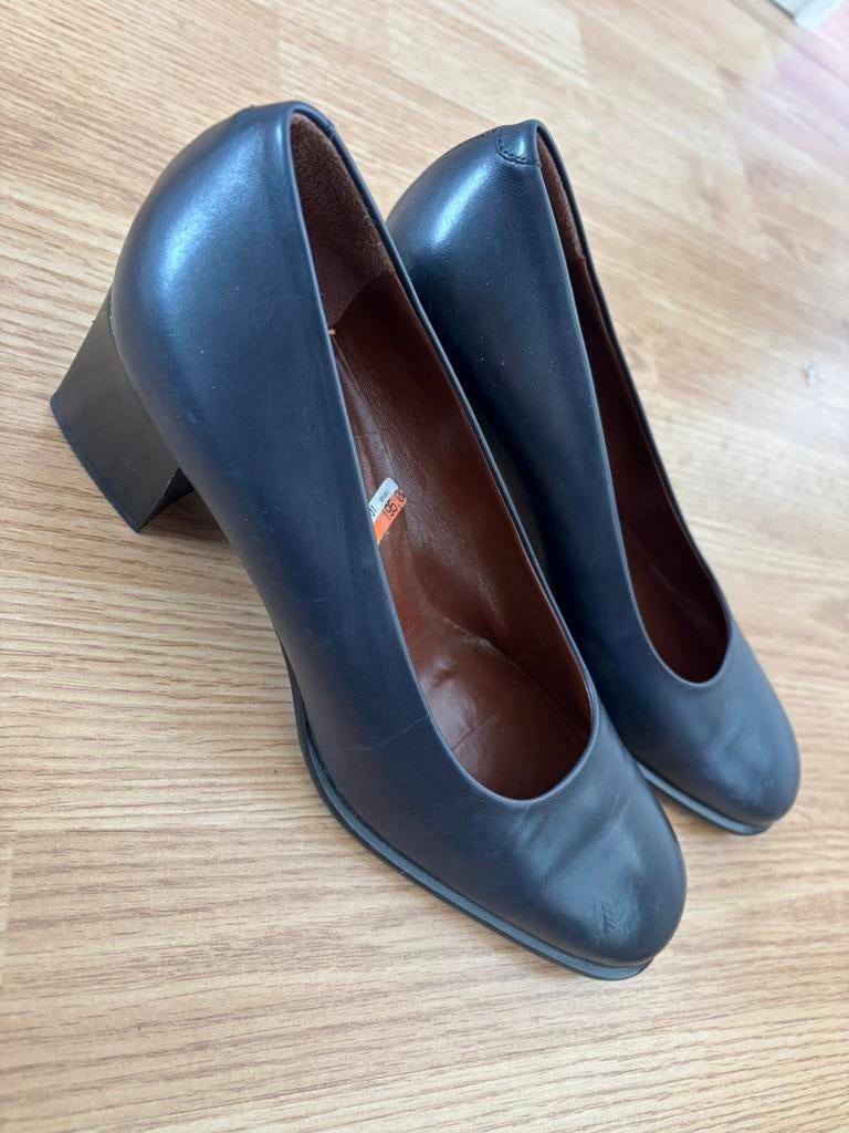 Dameshakken van merk Bally - Donkerblauw - Maat 38/7.5 us, Schoenen met lage hakken, Blauw, Ophalen of Verzenden, Zo goed als nieuw