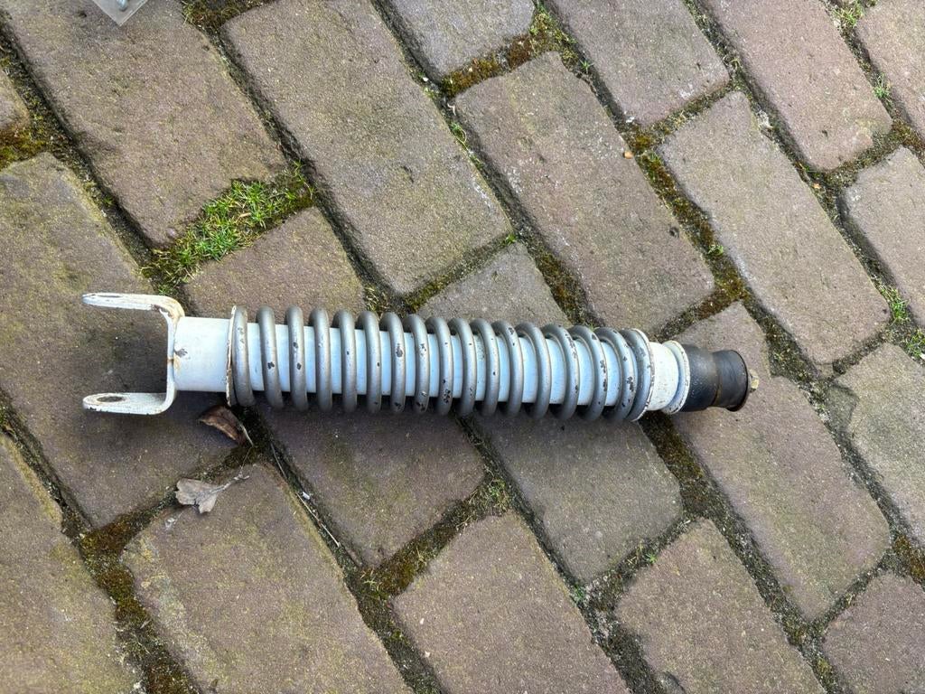 Achtervering Vespa PK 50 XL, Ophalen