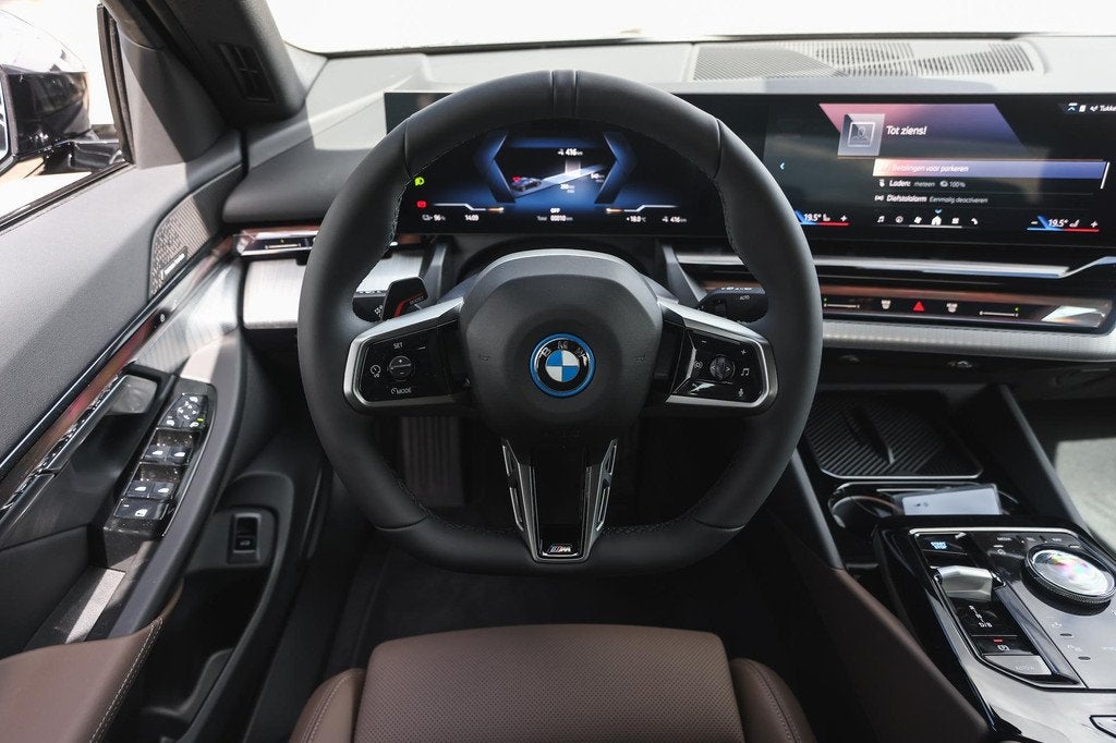 BMW i5 eDrive40 M Sport / Achteruitrijcamera / Adaptieve LED, Auto's, BMW, 2095 kg, Achterwielaandrijving, Nieuw, Sedan