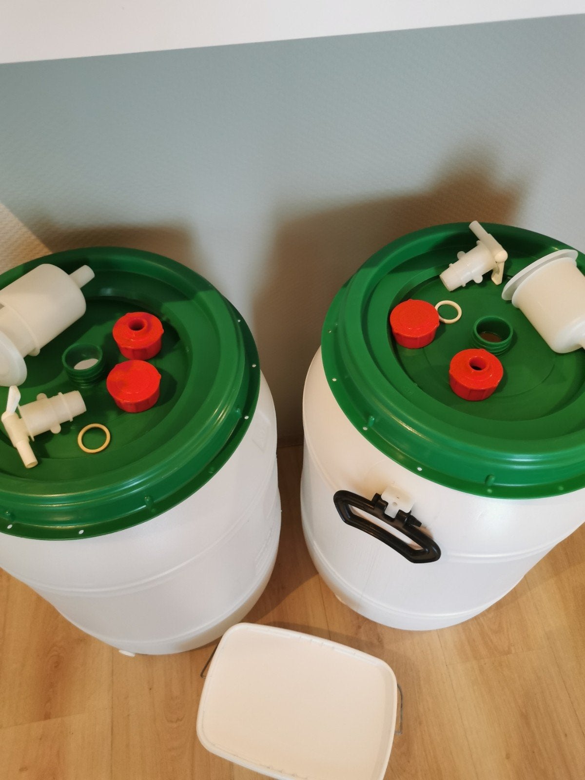Partij bierbrouwen: 2x Gistingsvat 60L + 60x Nieuwe Bierfles, Ophalen, Gebruikt