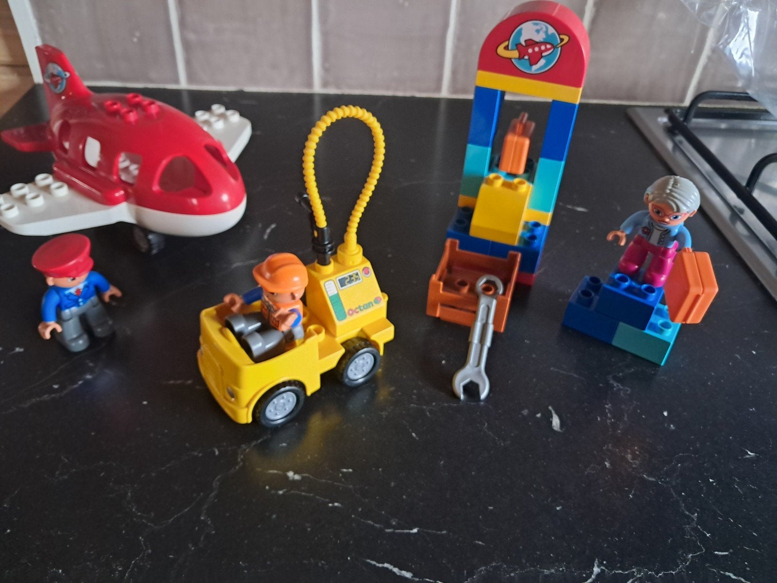 Duplo 10590 Vliegveld, Kinderen en Baby's, Ophalen of Verzenden, Zo goed als nieuw, Duplo