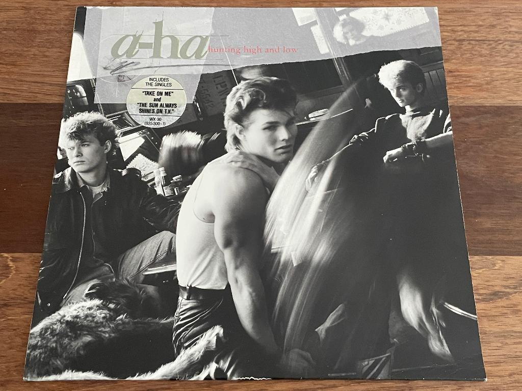 Vinyl LP a-ha Aha Hunting High And Low, Inclusief obi, Ophalen of Verzenden, Gebruikt, 12 inch