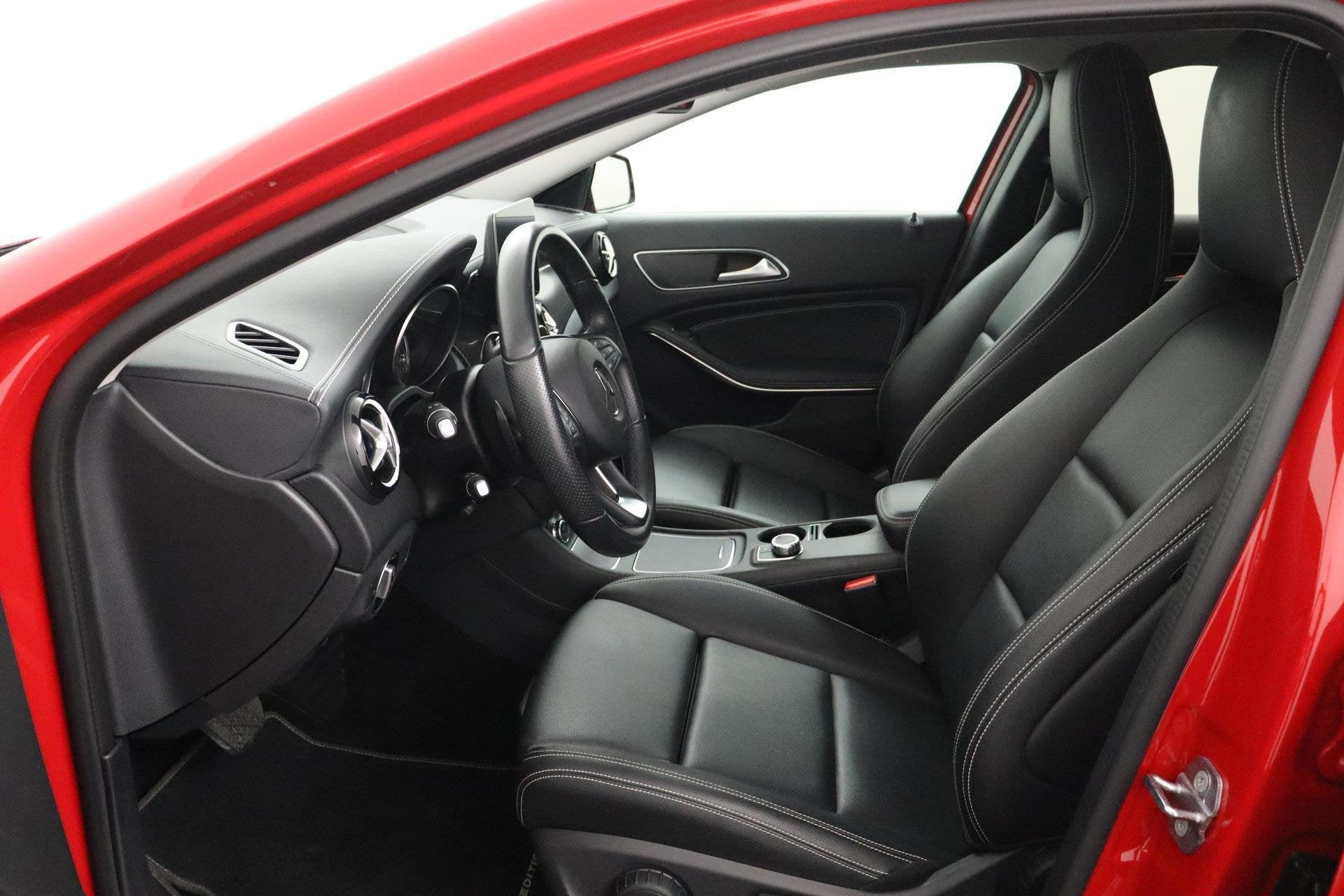 Mercedes-Benz GLA-klasse 200 Premium Plus AMG-Line (Dealer o, Auto's, Gebruikt, 715 kg, Bedrijf, SUV of Terreinwagen