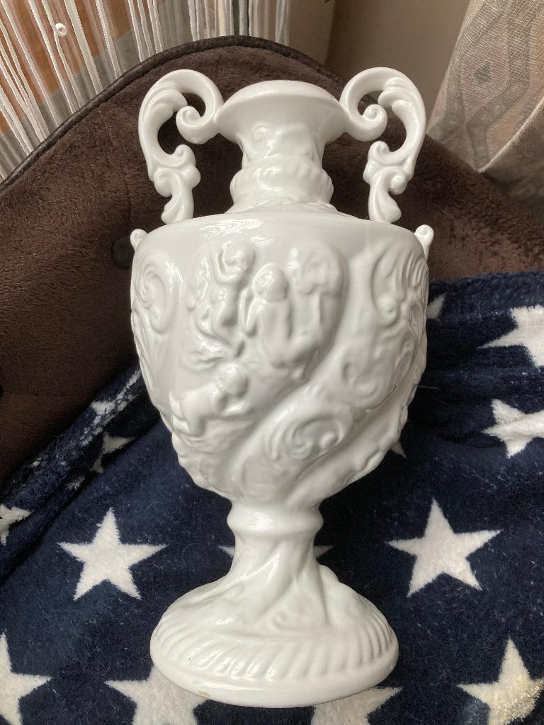 Witte vaas - alcobaca ( Portugal ), Ophalen of Verzenden, Wit, Aardewerk of Porselein, Minder dan 50 cm