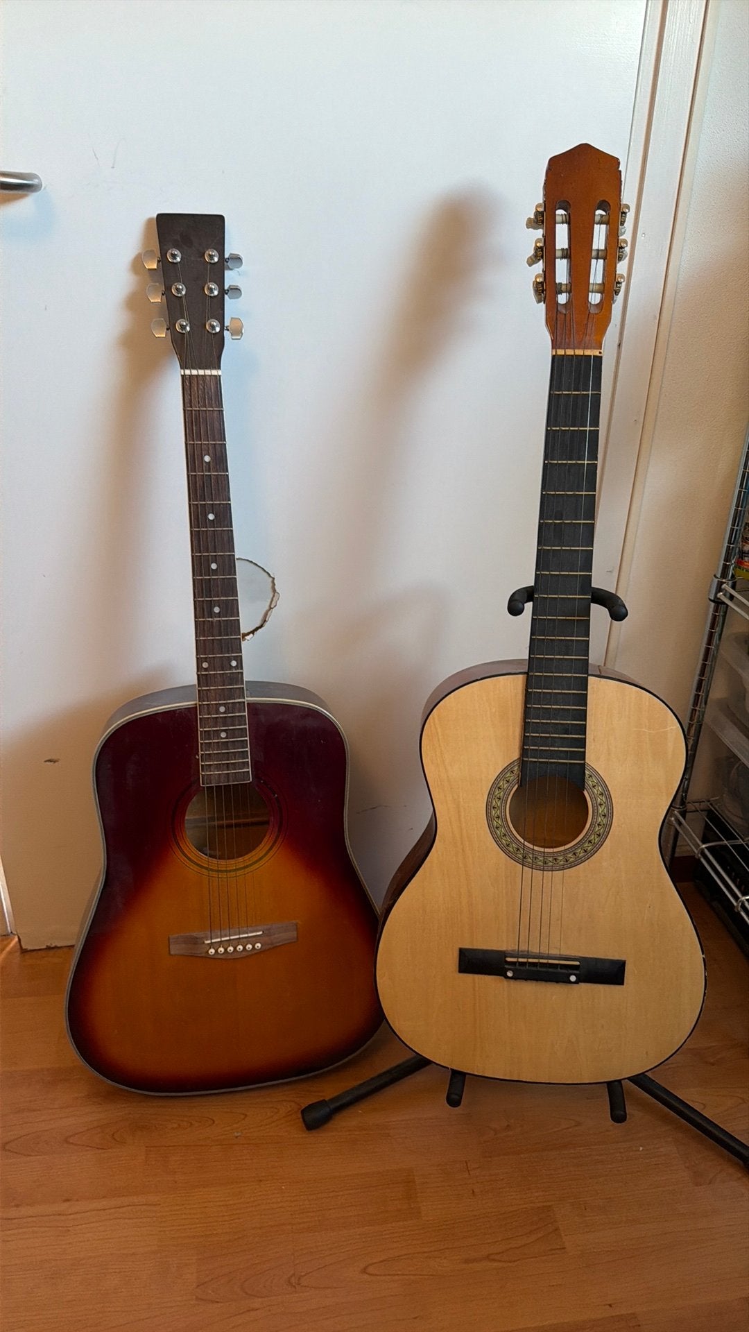 2 gitaren, Ophalen, Zo goed als nieuw, Klassieke of Spaanse gitaar