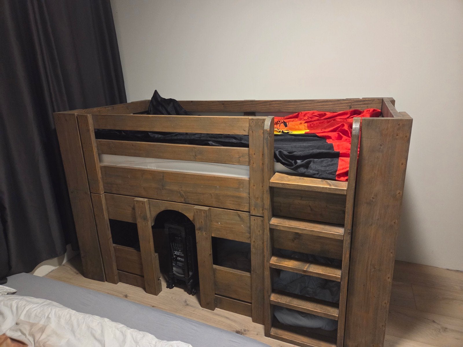 Stevig houten bed met opbergruimte, Huis en Inrichting, Ophalen, Eenpersoons, Stapelbed