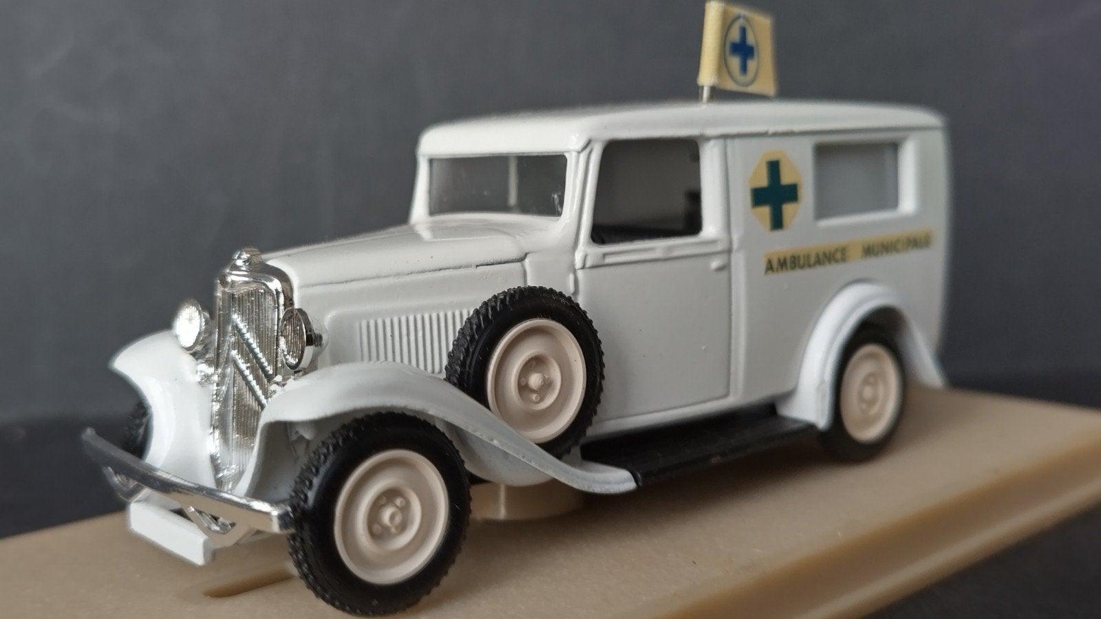 Citroen 500 KGs ambulance vlag  1:43 Eligor Pol, Overige merken, Auto, Verzenden, .