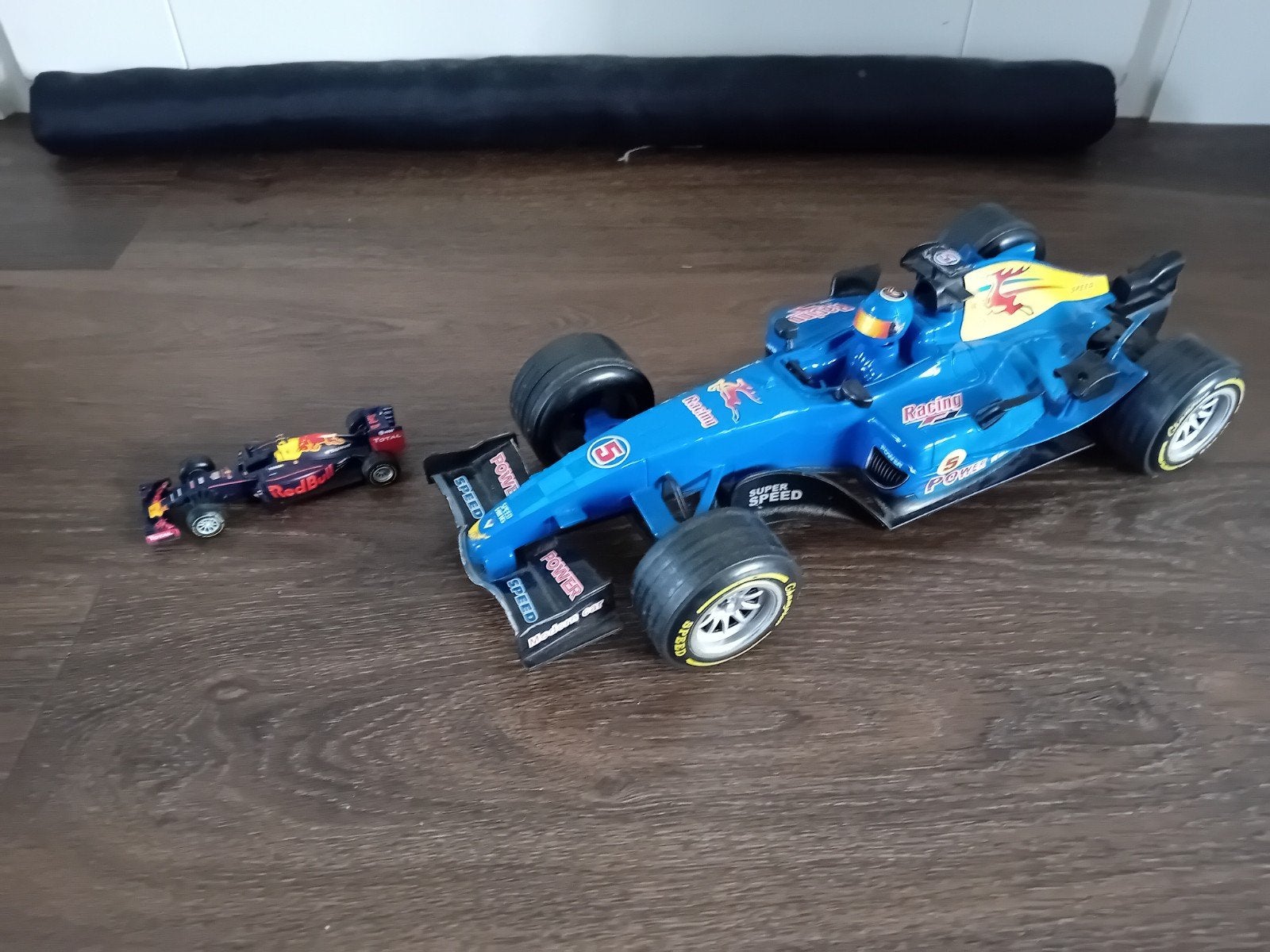 2 race auto,s max verstappen redbull, blauwe auto met geluid, Ophalen of Verzenden, Jongen of Meisje