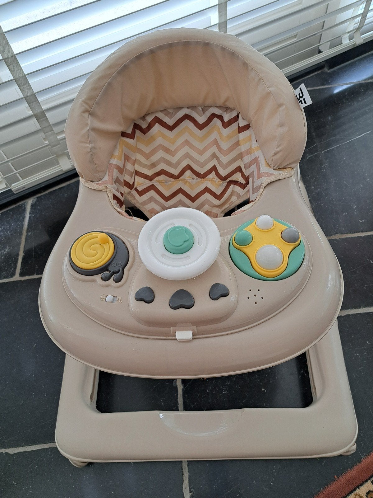 Babywalker met speelpaneel - Zo goed als nieuw, Kinderen en Baby's, Speelgoed | Babyspeelgoed, Ophalen, Zo goed als nieuw, Overige typen