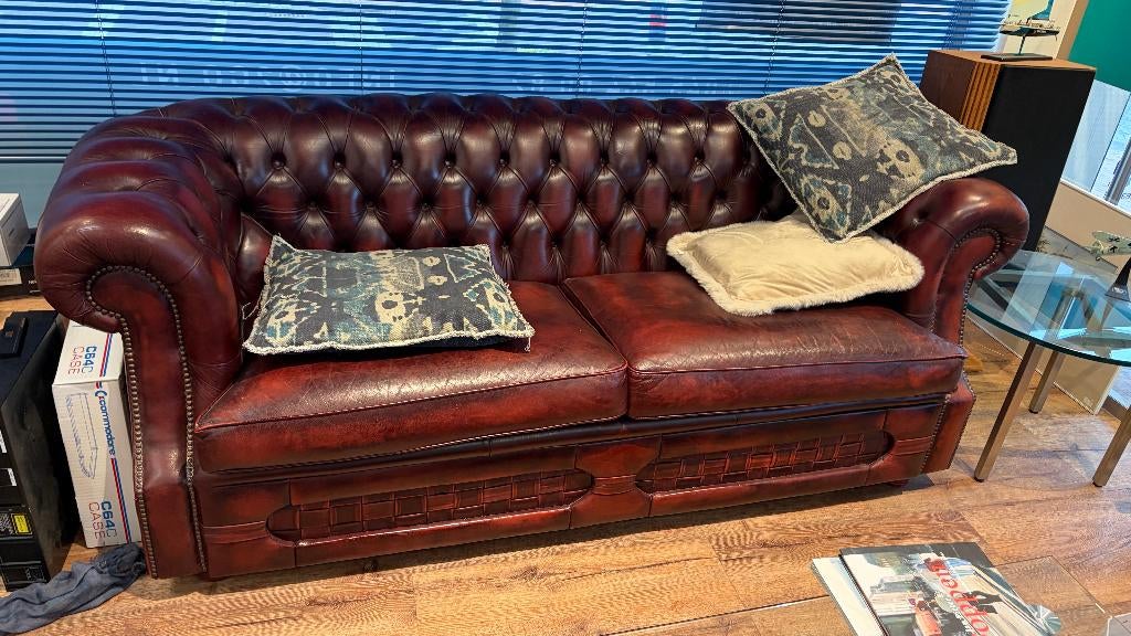 Chesterfield bank Oxblood Bordeaux Red, Perfecte staat zgan., Ophalen, Gebruikt, Chesterfield, Tweepersoons