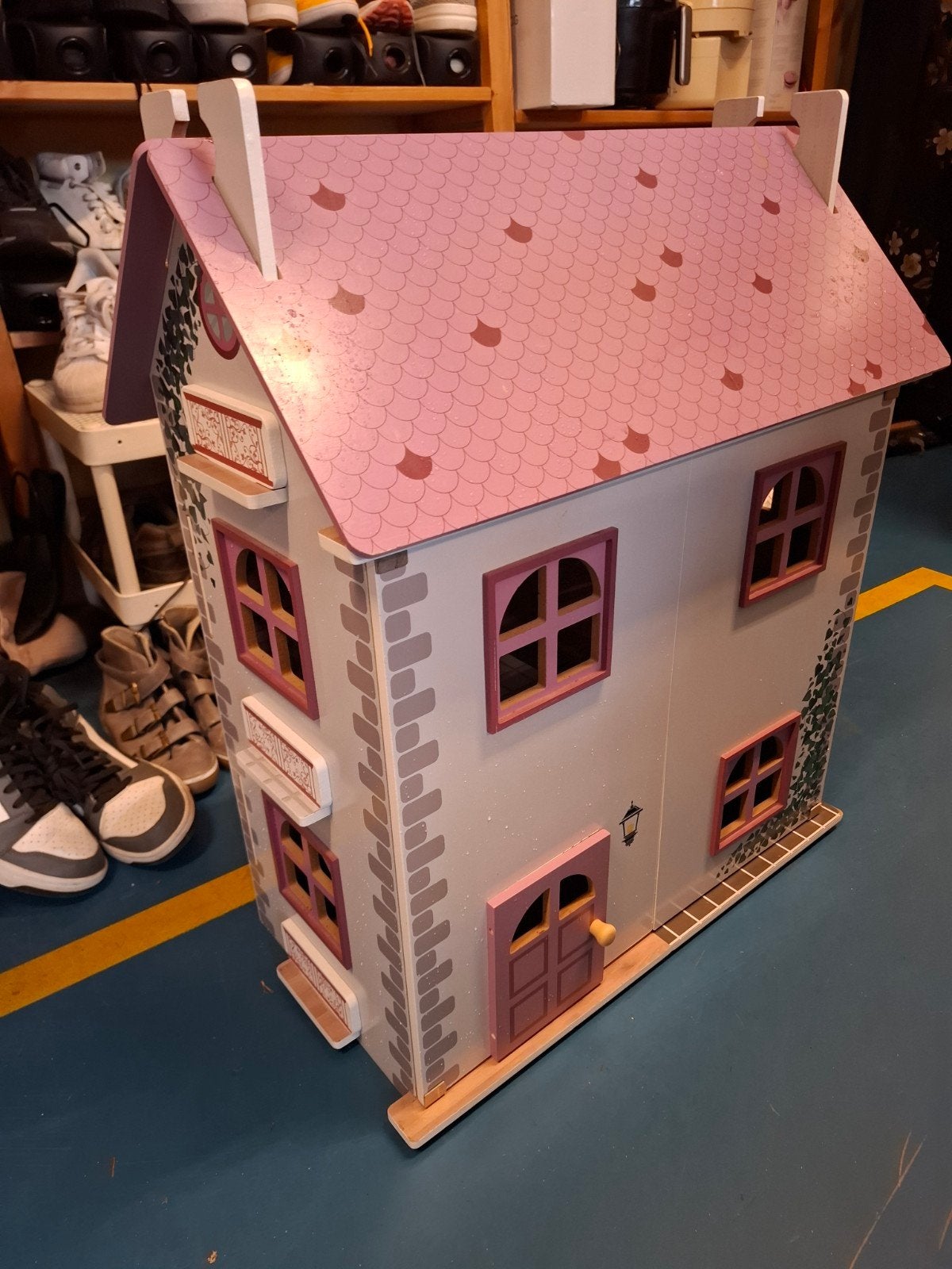 Geweldig poppenhuis met veel meubeltjes - Zo goed als nieuw, Kinderen en Baby's, Ophalen, Zo goed als nieuw, Poppenhuis