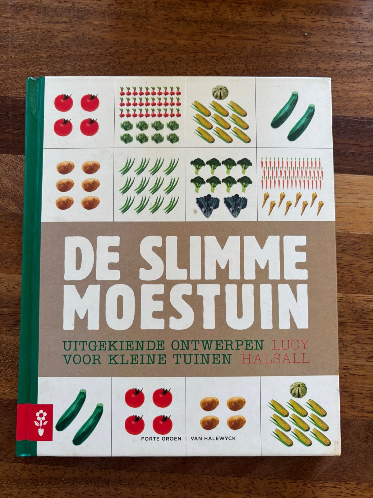 De Slimme Moestuin - Lucy Halsall, Ophalen of Verzenden, Zo goed als nieuw, Moestuin