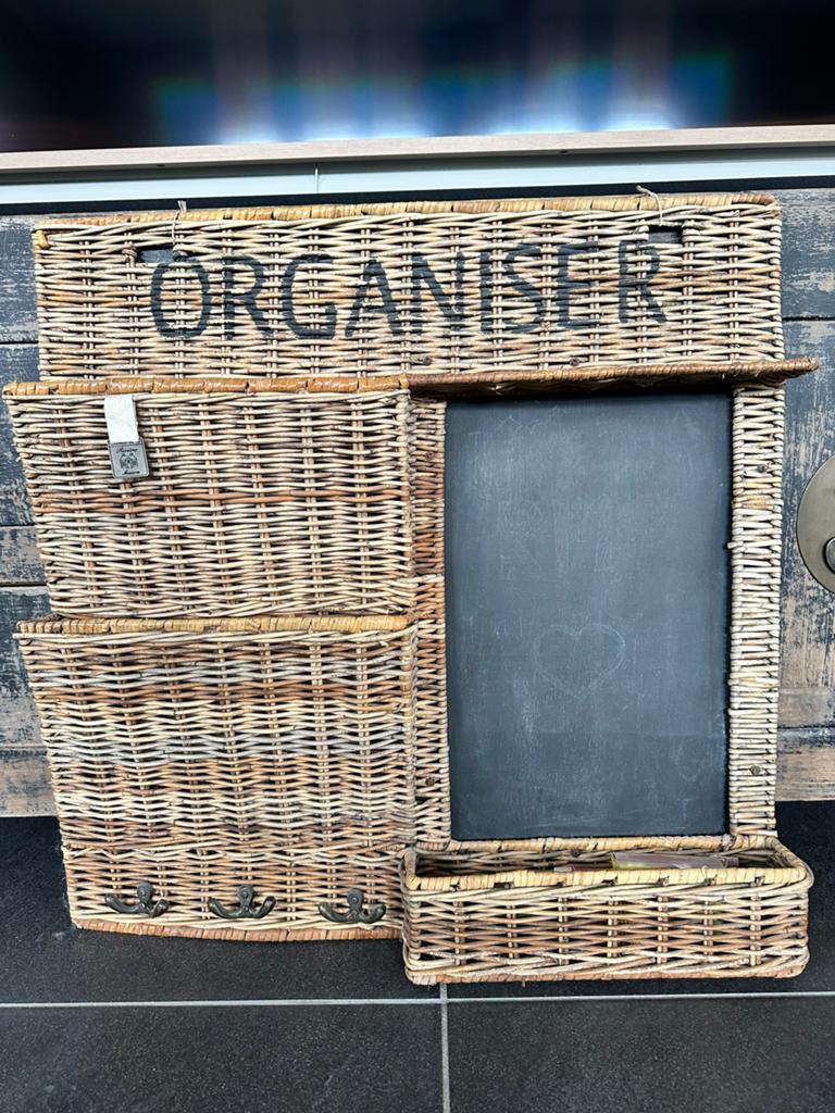 Rustic Rattan Organizer met Krijtbord - Riviera Maison, Ophalen of Verzenden, Gebruikt, Overige typen