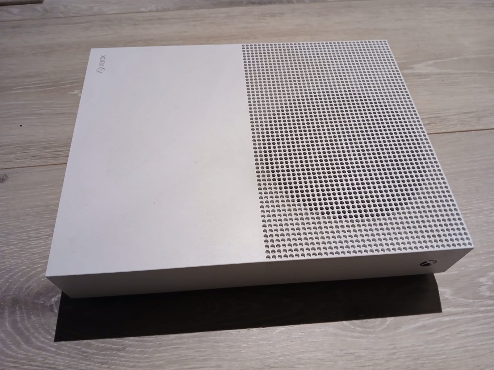 Xbox One S All-Digital met de nodige toebehoren, Ophalen, Met games, Met 2 controllers, Xbox One S All-digital