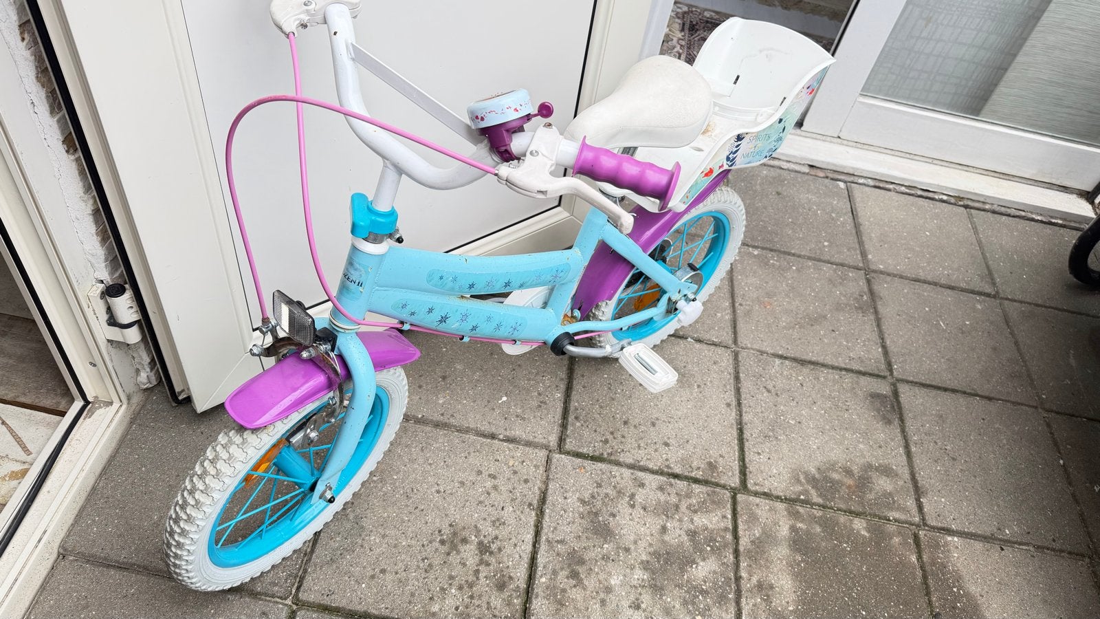 Kinderfiets Frozen met zitje, Terugtraprem, Zijwieltjes, Ophalen of Verzenden, 16 tot 20 inch