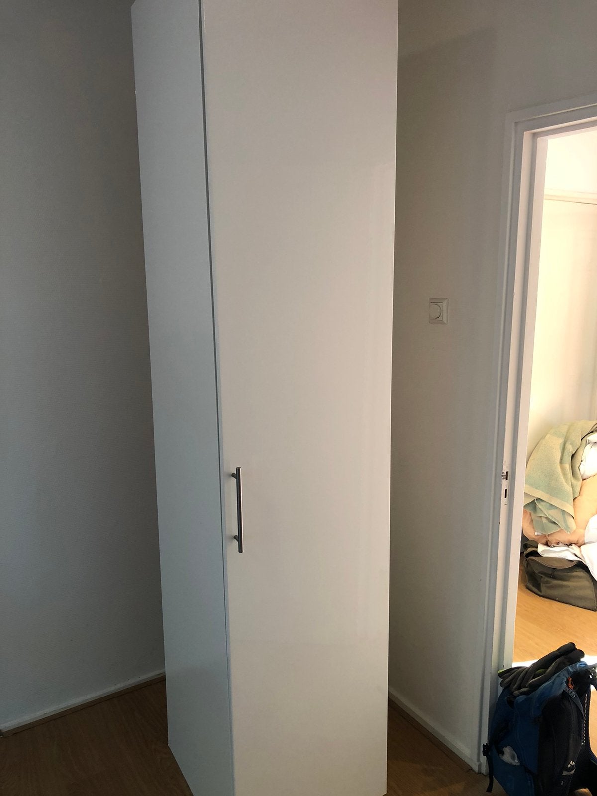 Kledingkast, smal en hoog., Ophalen, Zo goed als nieuw, 50 tot 75 cm, 200 cm of meer