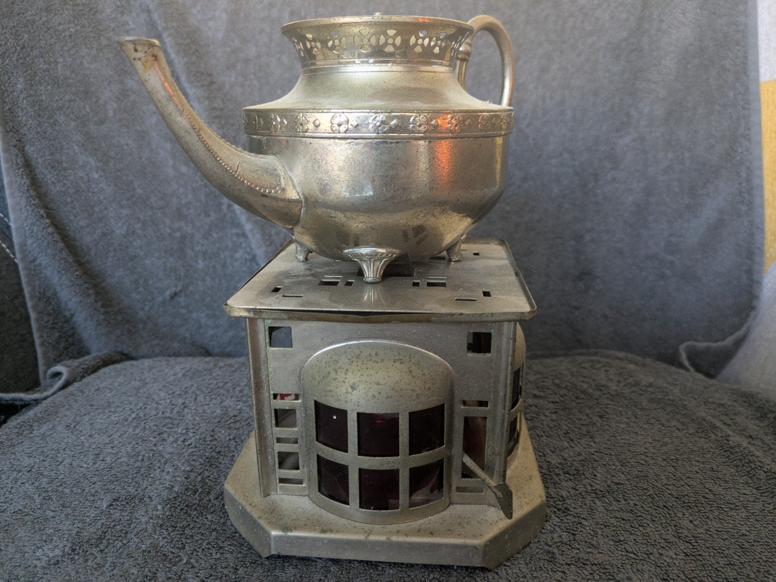 Antieke zilverkleurige theepot met rechaud, Ophalen