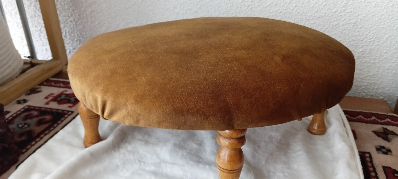 Vintage Ovaal Krukje/Voetenbankje met Gedraaide Pootjes, Minder dan 50 cm, Ophalen of Verzenden, Zo goed als nieuw, Stof