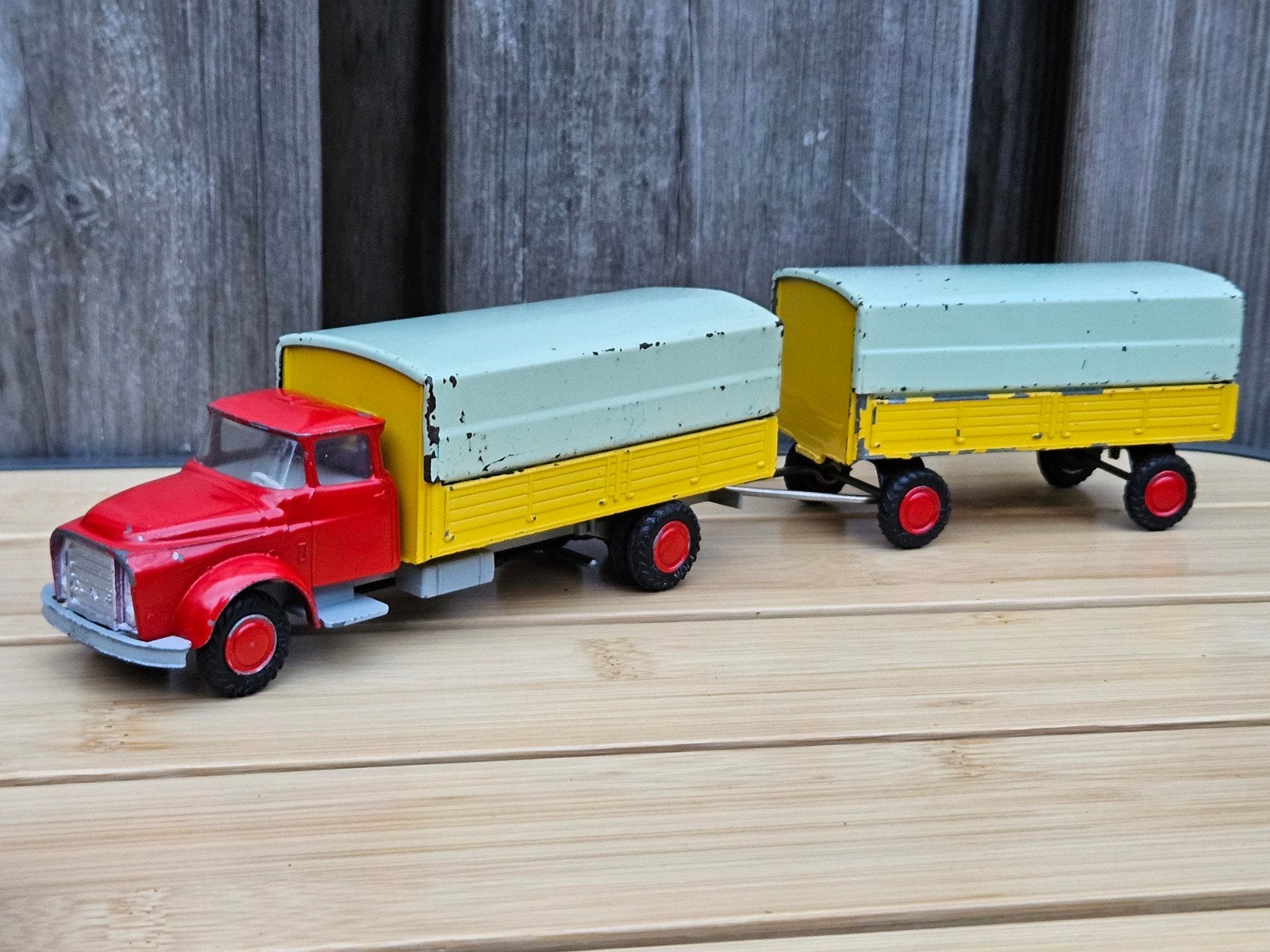 Lioncar Daf torpedo combi rood geel met grijze huifjes, Ophalen of Verzenden, Gebruikt, Overige merken