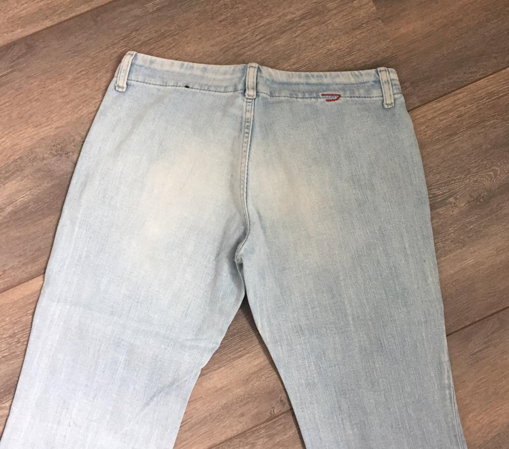 ZGAN Spijkerbroek van Diesel maat 26 (XS/S) - heel leuk!, Ophalen of Verzenden, Zo goed als nieuw, Blauw, W27 (confectie 34) of kleiner